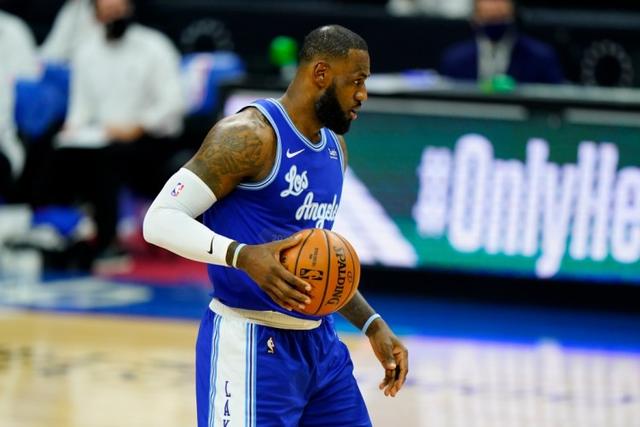 杨瀚森22+14青岛胜深圳 吴前17分浙江险胜广州